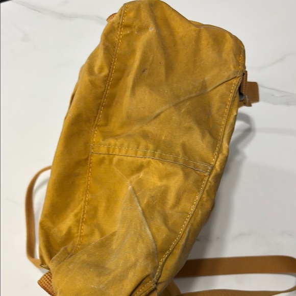 Fjällräven Kånken Yellow Backpack - Picture 2 of 4